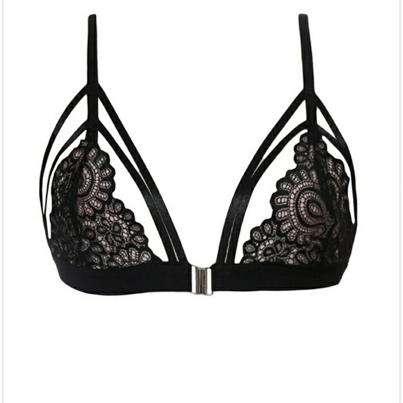 New Arrival!🆕️ Strappy Lace Black Bralette - Picture 2 of 7